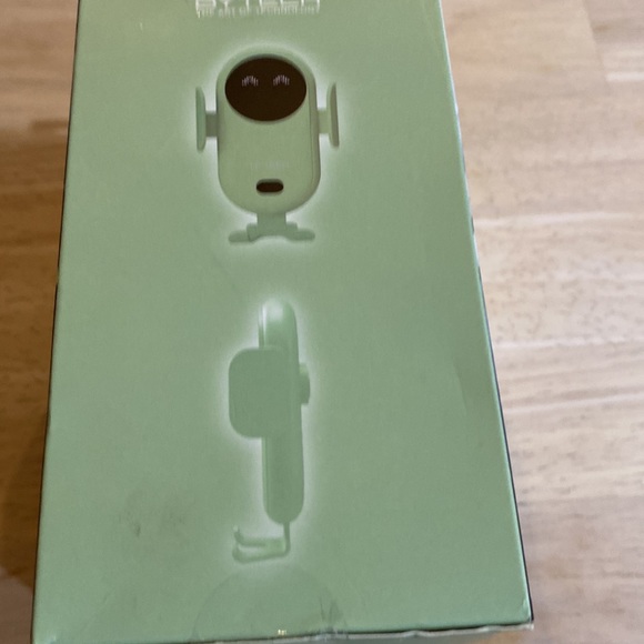 Universal Air Vent Car Mount Cell Phone Holder in Mint Green by Bytech - Picture 5 of 6